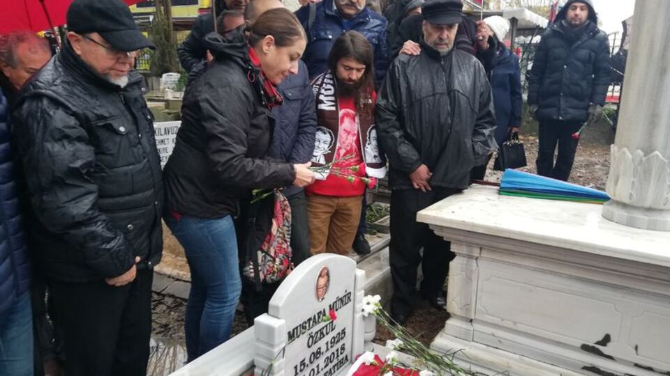 Münir Özkul mezarı başında anıldı