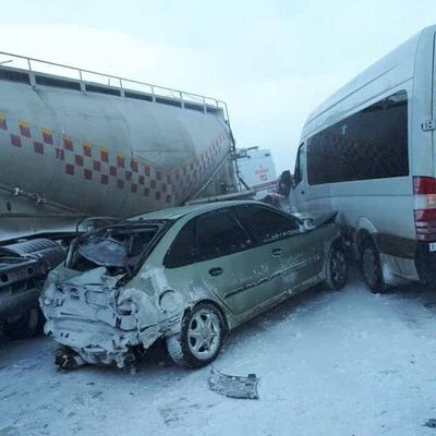 Erzurum'da 7 araç birbirine girdi! Buzlanan yolda zincir takıyordu sonu feci oldu