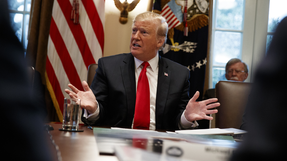 Trump: Zengin insanlar evlerine duvar örer
