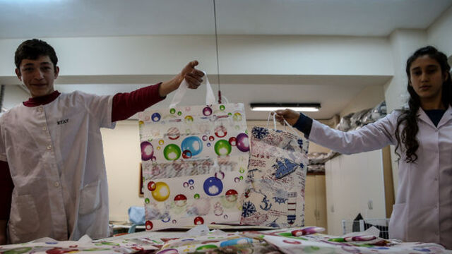 Poşet ücretli oldu, bez çanta talebi arttı
