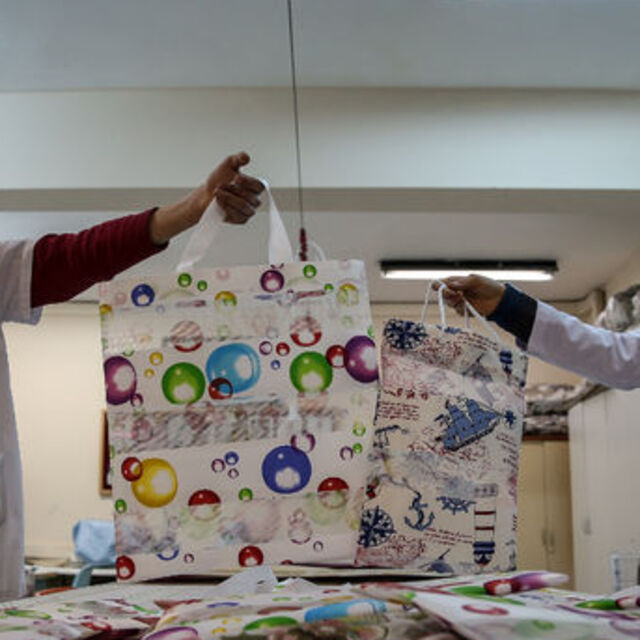 Poşet ücretli oldu, bez çanta talebi arttı