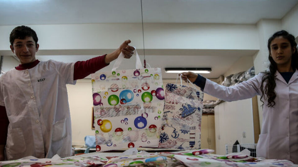 Poşet ücretli oldu, bez çanta talebi arttı