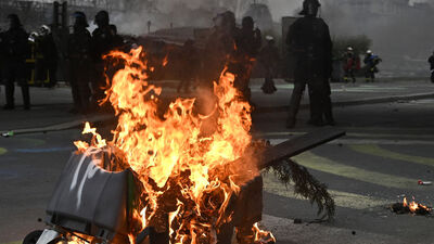 Sarı yelekliler yine sahnede