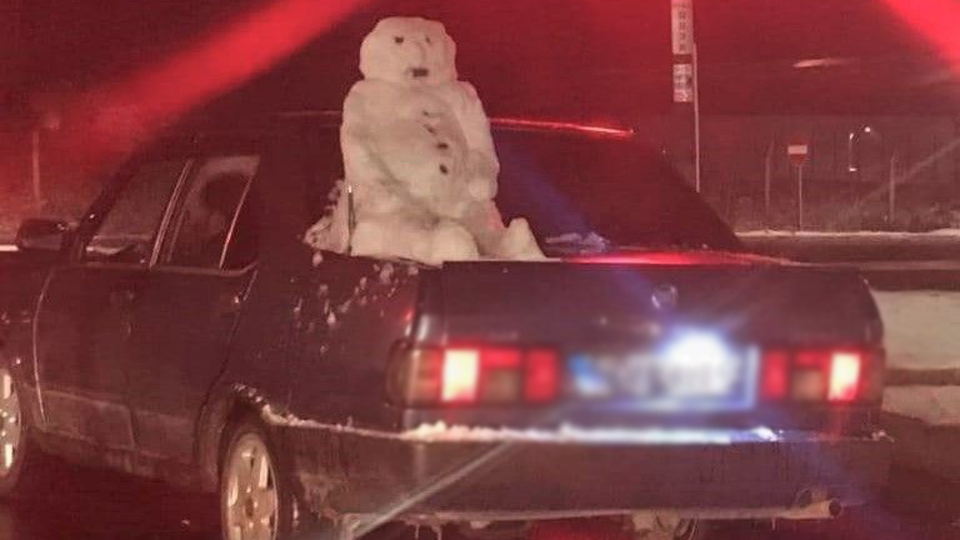 Görenler şok oldu! Tekirdağ'da kardan adamlı seyahat
