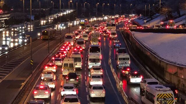İstanbul'da kar trafiği!