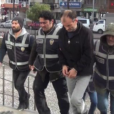 Tartıştığı eşini karnından ve göğsünden bıçaklayıp!