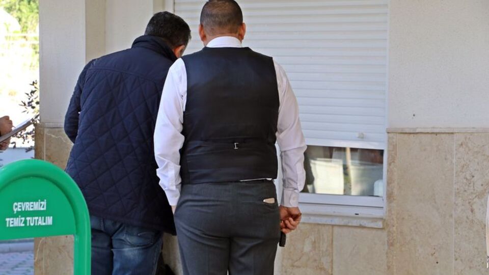 Panjuru kaldıran yakınları gözyaşlarına boğuldu