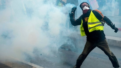 Fransa'da izinsiz gösteriler cezalandırılacak