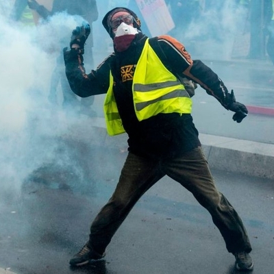 Fransa'da izinsiz gösteriler cezalandırılacak