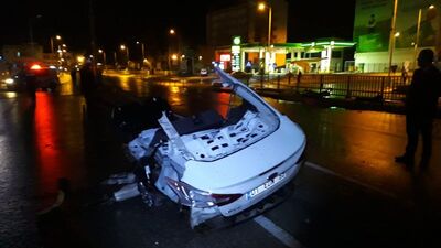 Beş parçaya ayrılan otomobilden çıktığında...