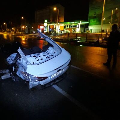 Beş parçaya ayrılan otomobilden çıktığında...