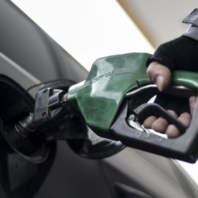 Bu geceden itibaren benzin ve motorine zam geliyor