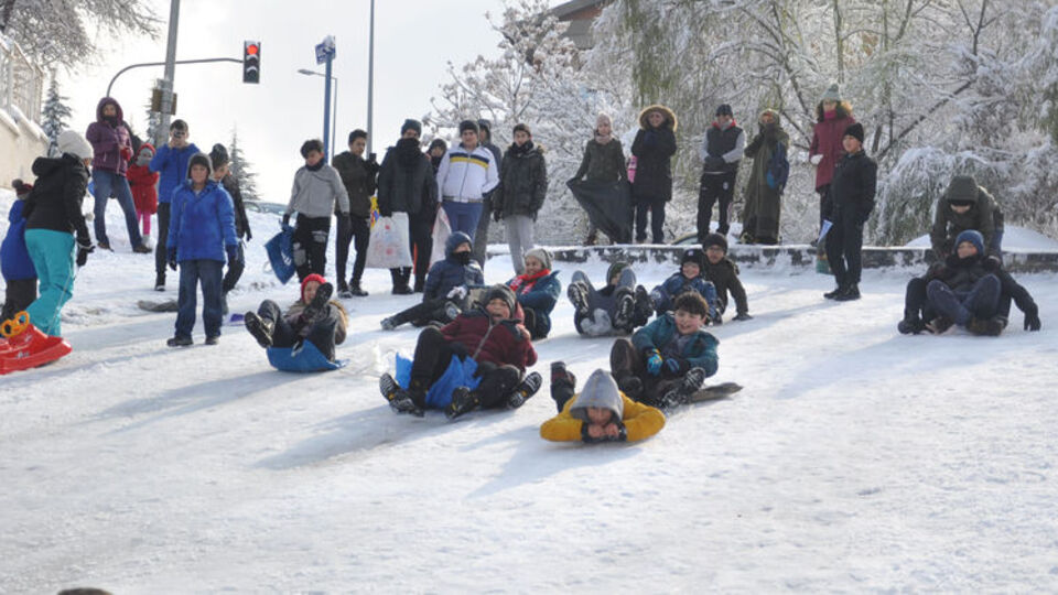 Haberler peş peşe geldi! İşte okulların tatil olduğu yerler