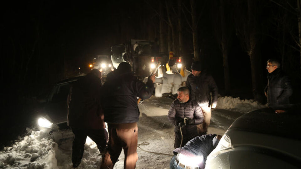 Karda mahsur kaldı, 6 saat sonra kurtarıldı