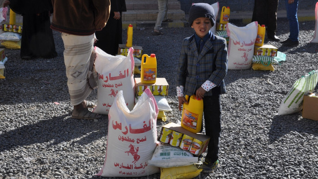 Yemenli özel çocuklara gıda paketi