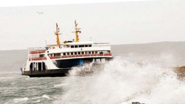 Ege'deki 'fırtına' deniz ulaşımını durdurdu