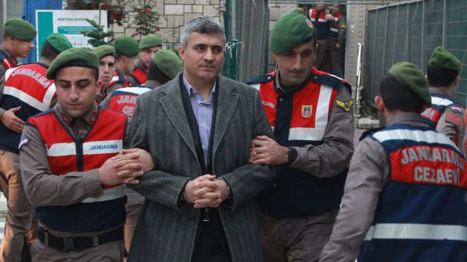 Son dakika... Eski İstihbarat Şube Müdürü'ne ağır ceza