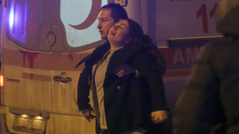 Başkent'te yangın! Yaşlı çifti komşuları kurtardı