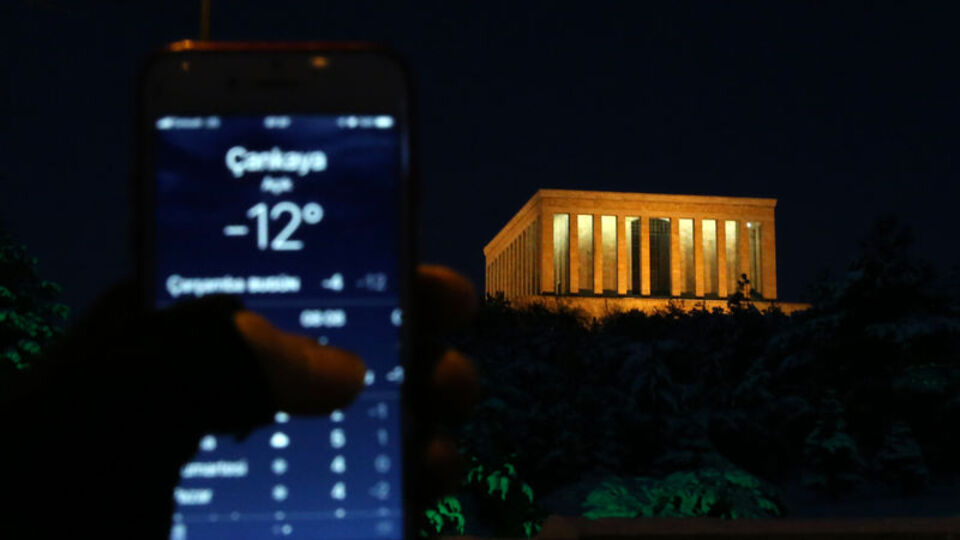 Başkent dondu! Buzlanmaya karşı dikkat