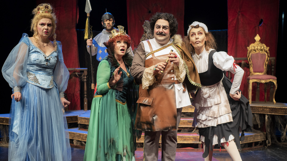 Kral ailesinden kral gibi seyircili gala