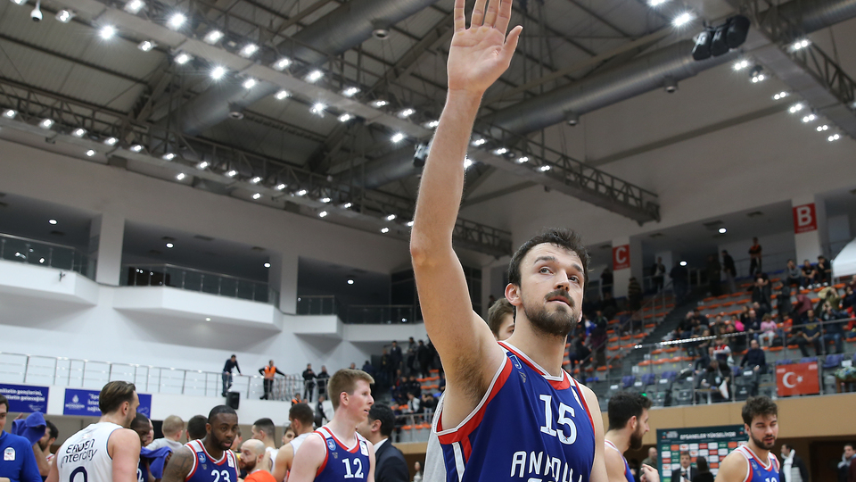 Anadolu Efes deplasmanda farklı kazandı