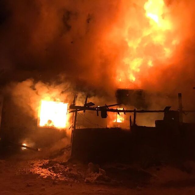 Köy evi cayır cayır yandı