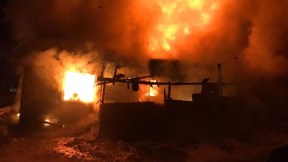 Köy evi cayır cayır yandı