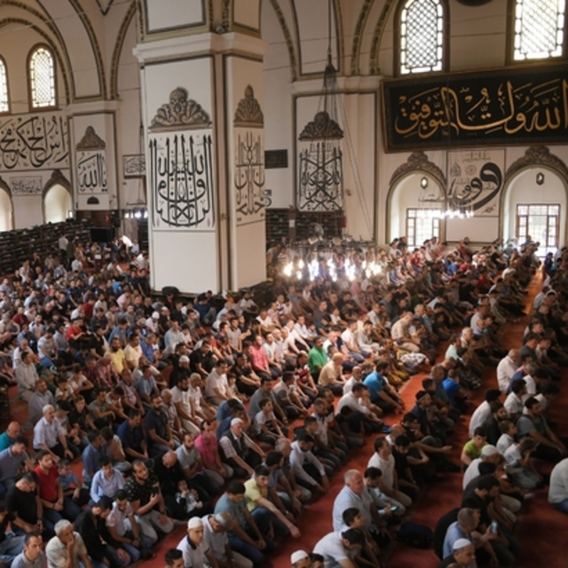 Bursa Cuma namazı saat kaçta?