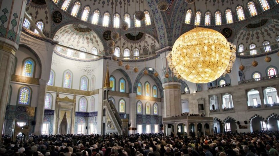 Ankara cuma namazı saat kaçta?