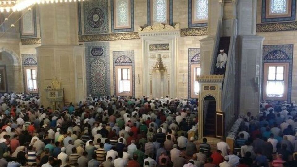 Adana Cuma namazı saat kaçta?