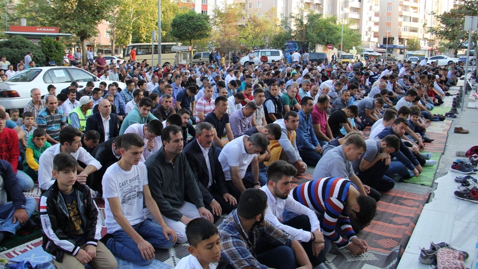 Antalya Cuma namazı saat kaçta?