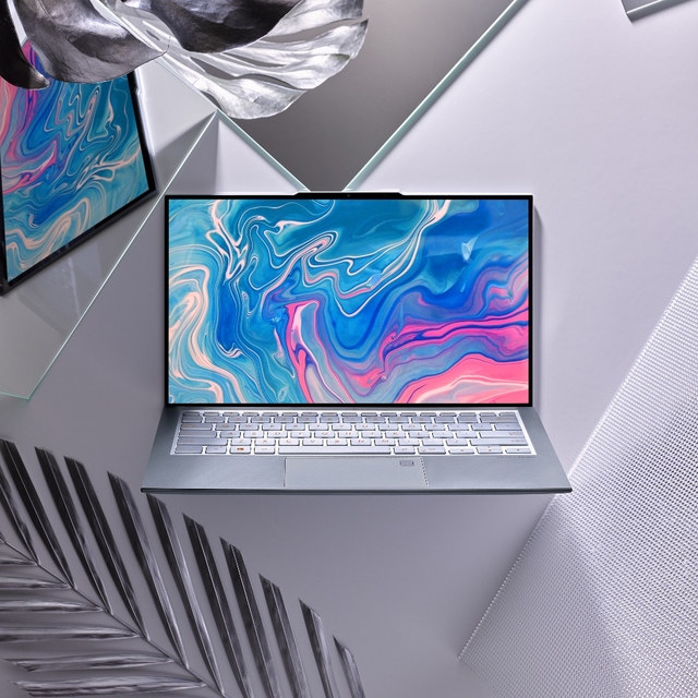Dizüstünde çerçeveyi 2.8 mm'ye sığdırdı