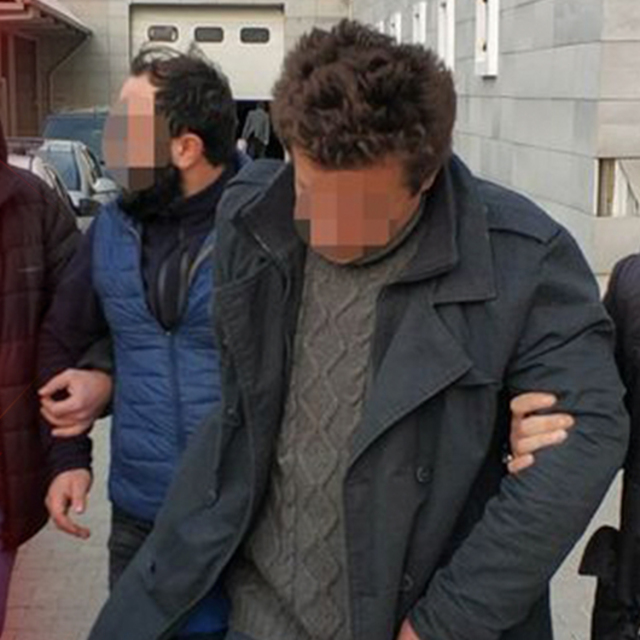 Kaza yaptığı aracını park etti, başına neler geldi!