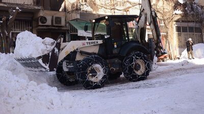 Kar 2 metreyi buldu! Bir ilçe kara gömüldü!