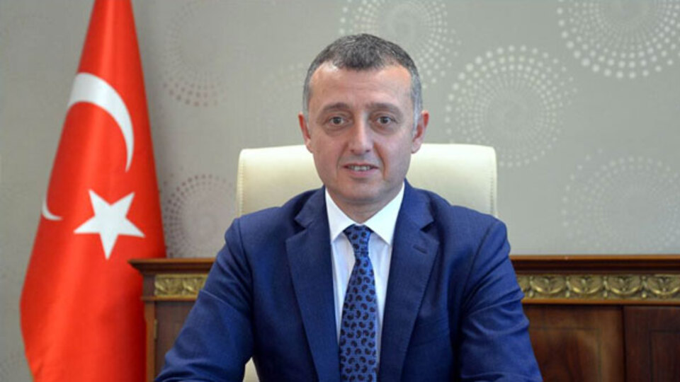 Tahir Büyükakın kimdir?