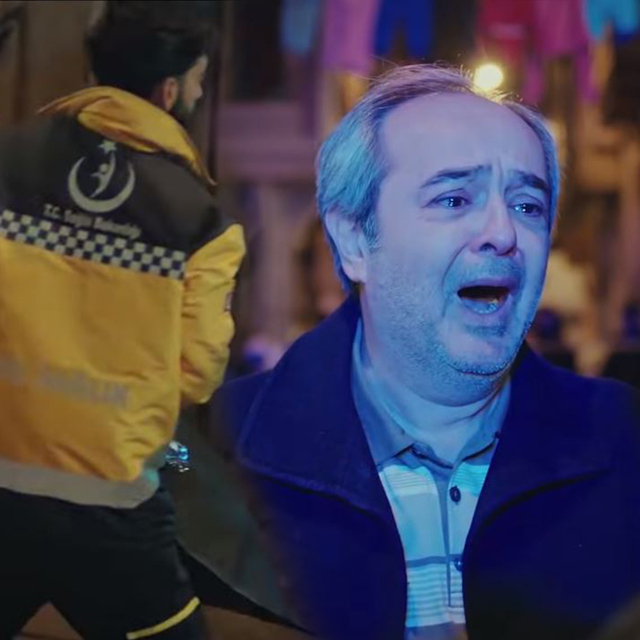 Ceset binadan çıkıyor... Kim öldü?