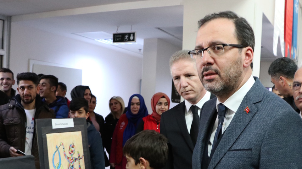 Kasapoğlu: Gençlere tüm imkanları sunacağız