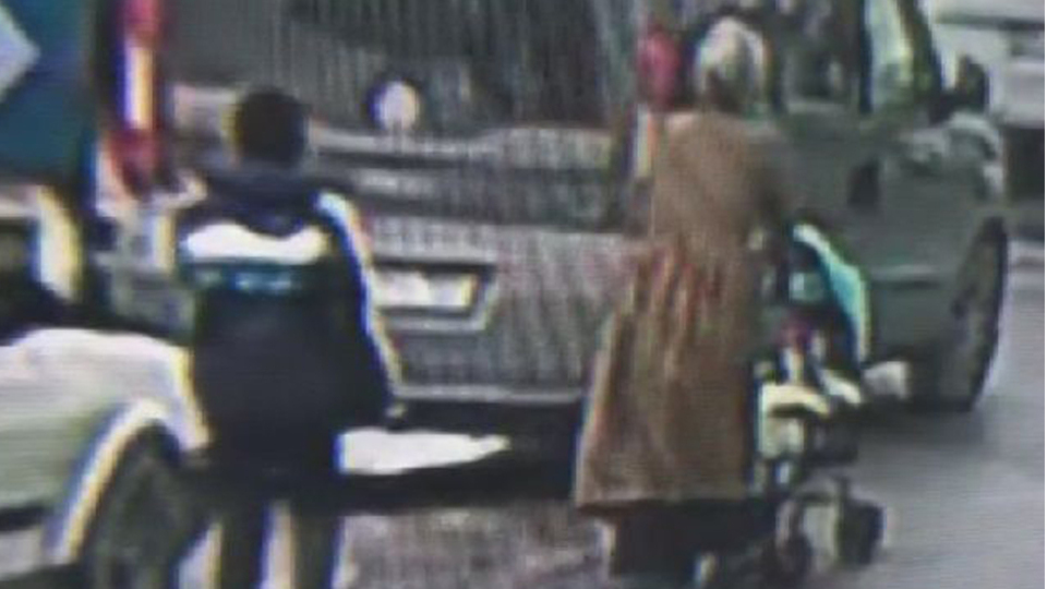 Polis bu hırsızın peşinde! Bebek arabalı kadınları soyuyor!