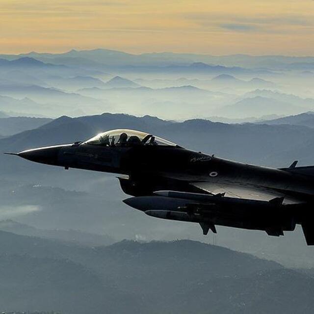 Irak'ın kuzeyine hava harekatı