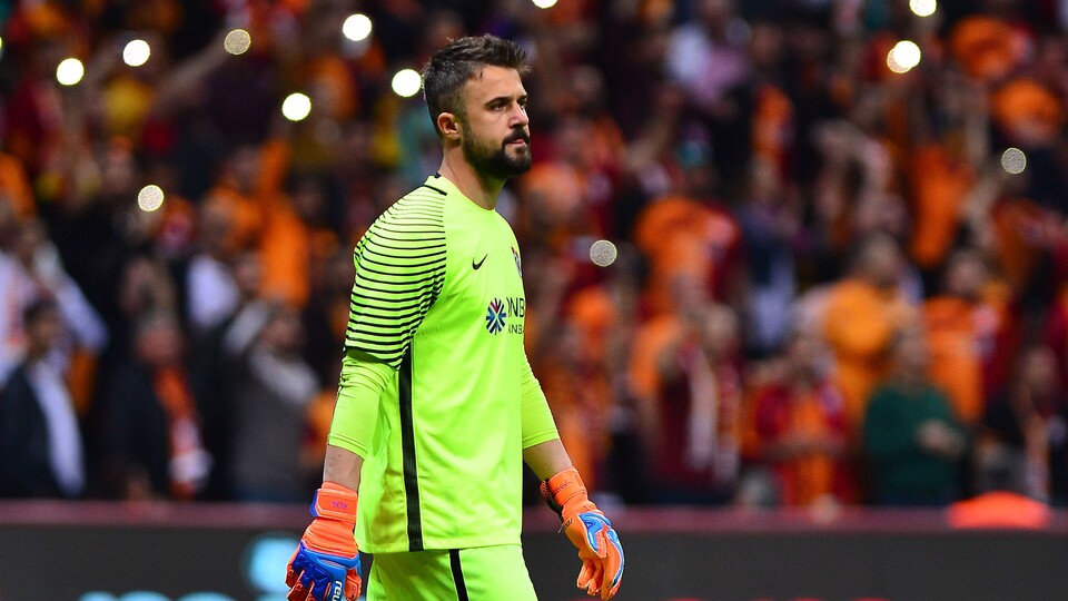 Sürpriz karar! Futbolu bıraktı!