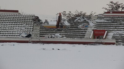 Elazığ Atatürk Stadı'nın yıkımına başlandı