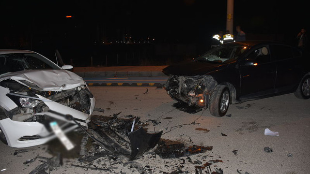Adıyaman'da iki otomobil çarpıştı: 4 yaralı