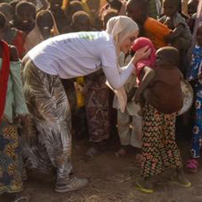 Ünlü oyuncu Kamerun'da su kuyuları açtı