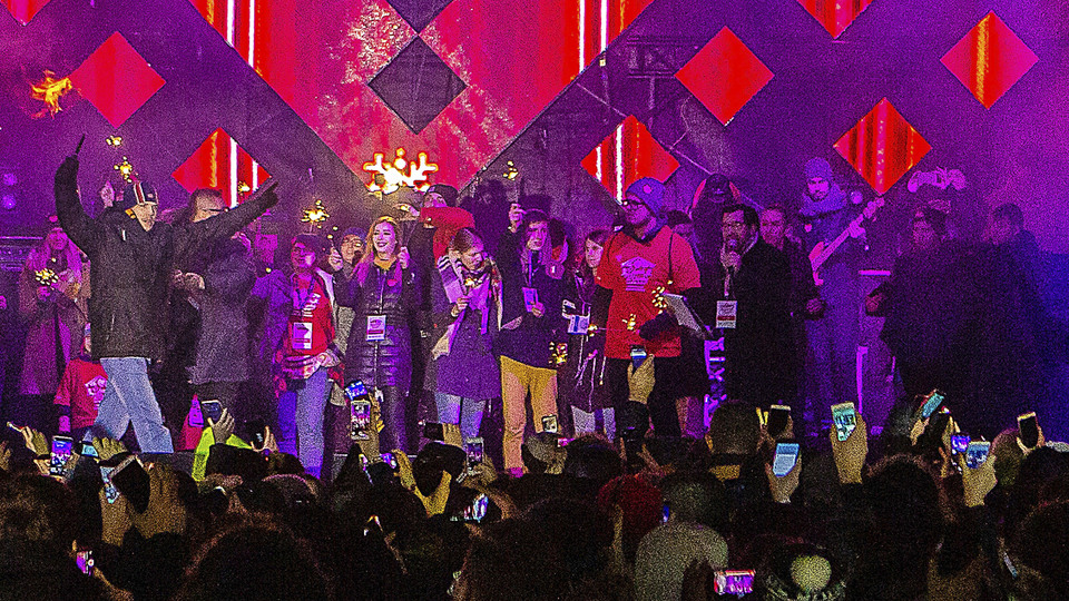 Polonya'da kürsüde bıçaklanan belediye başkanı hayatını kaybetti!