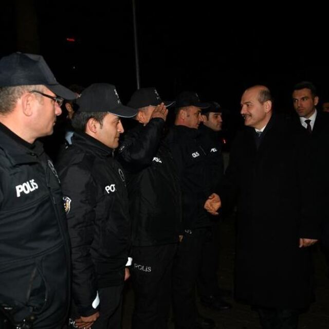 Bakan Soylu'dan polis merkezine gece ziyareti