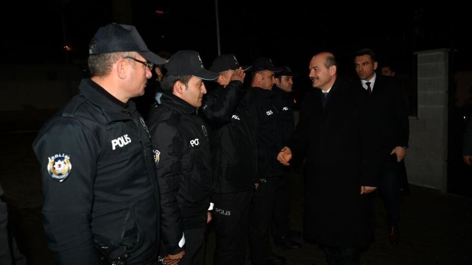 Bakan Soylu'dan polis merkezine gece ziyareti