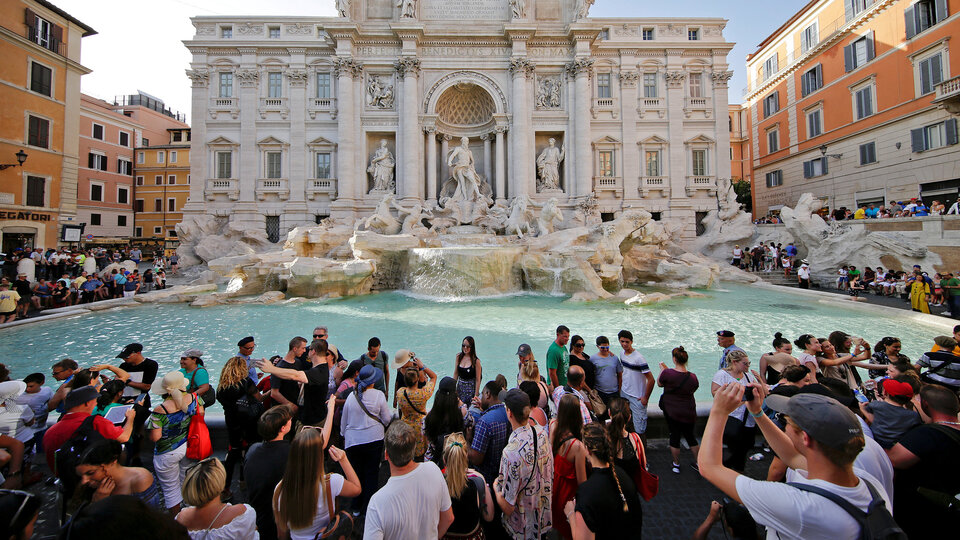 İtalya'nın ünlü 'Aşk Çeşmesi'ndeki paralar tartışma yarattı!
