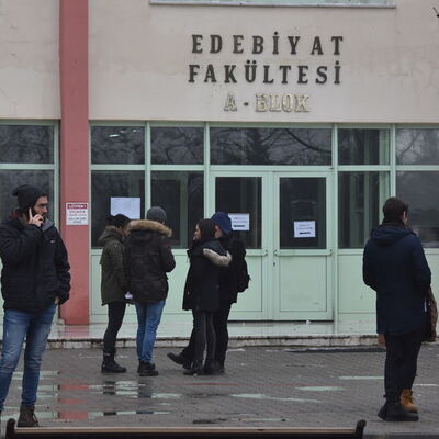 Üniversiteyi karıştıran not! Akademisyenler birbirine girdi