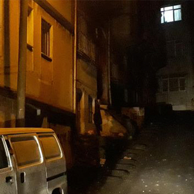 Beyoğlu'nda yangından vahşet çıktı! Sırtında bıçakla bulundu