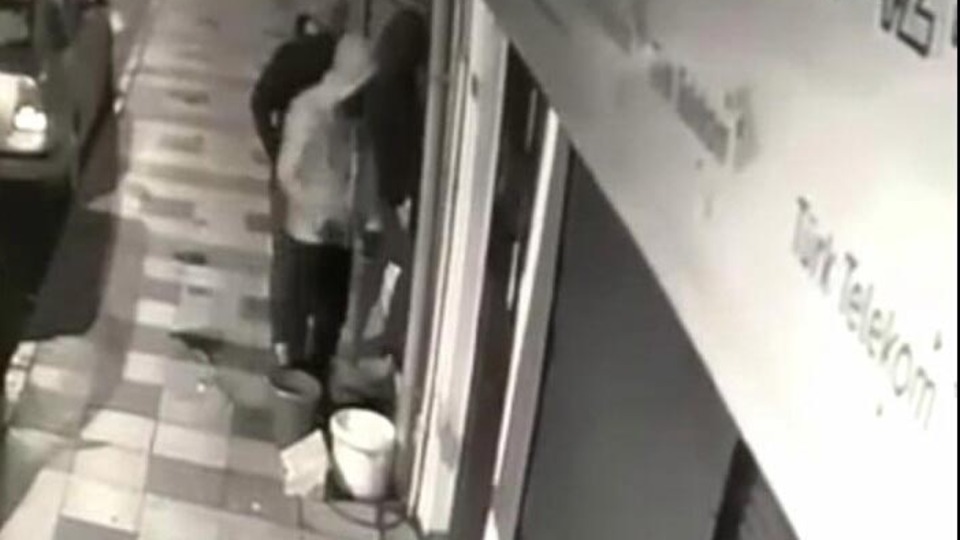 Kuyumcudan 40 kilo altın çalıp kayıplara karıştılar